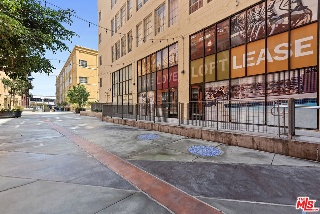 315 E 8th Street 1106