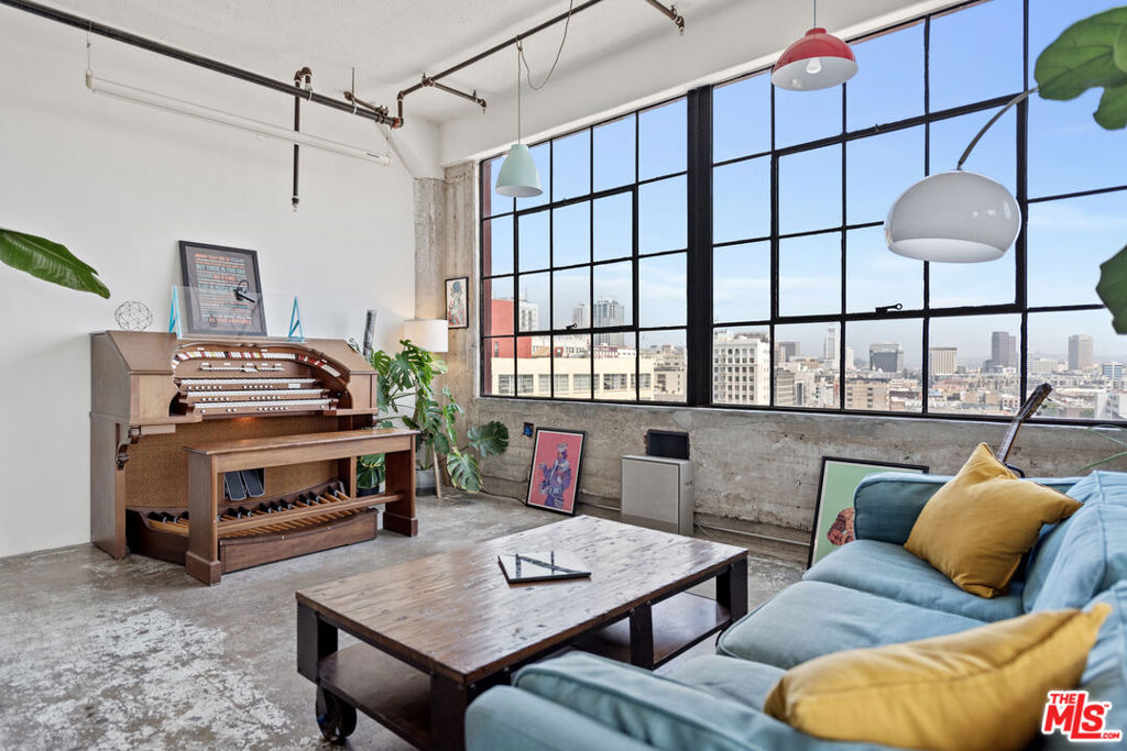 315 E 8th Street 1106