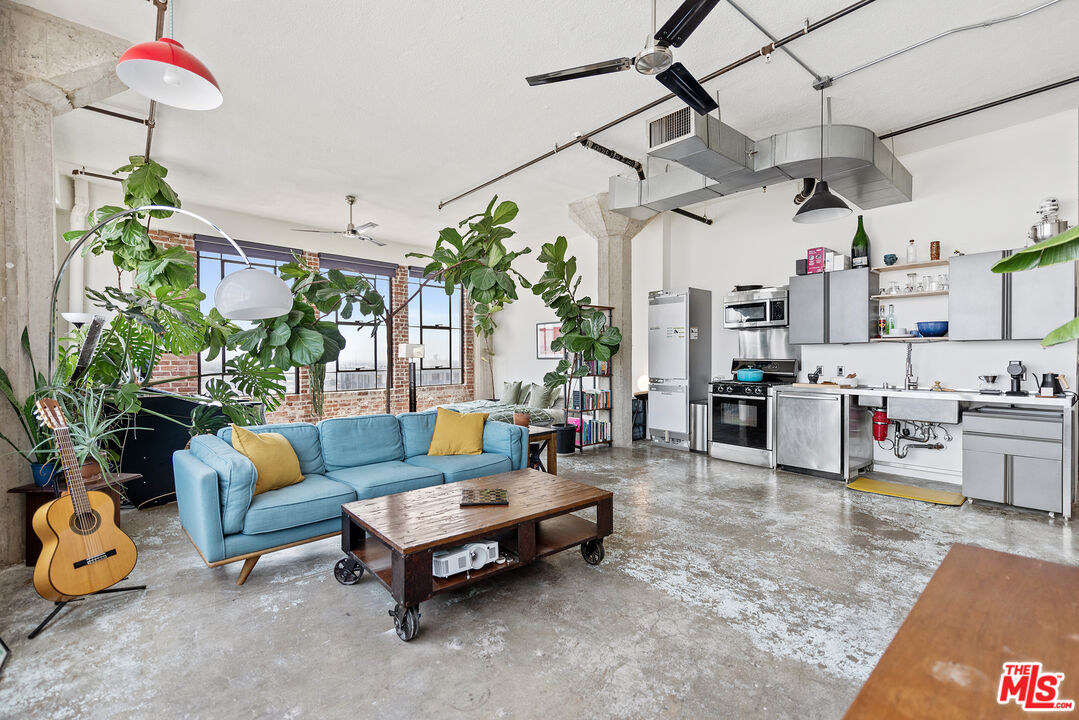 315 E 8th St Unit: 1106