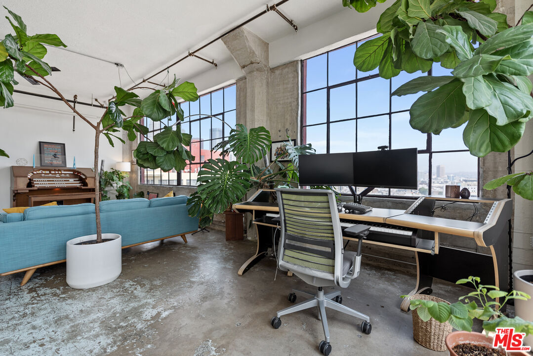 315 E 8th St Unit: 1106