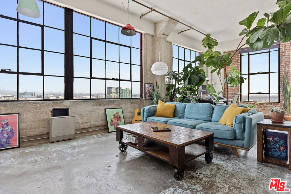 315 E 8th Street 1106