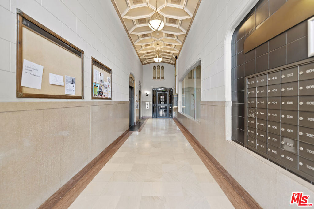 315 E 8th Street 1106