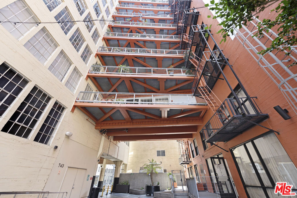 315 E 8th Street 1106