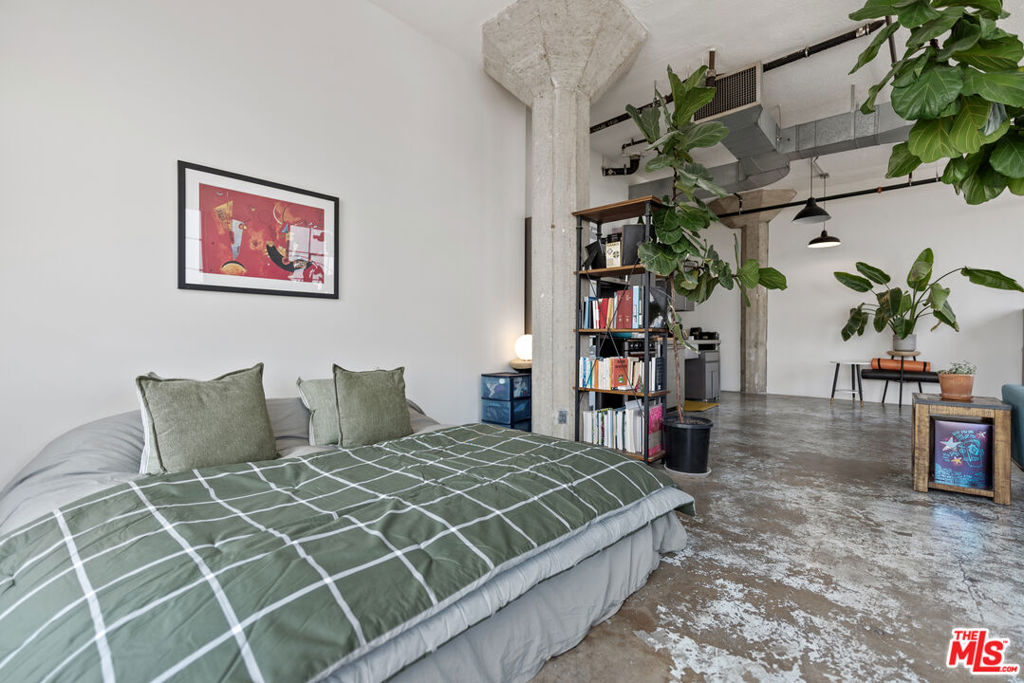 315 E 8th Street 1106