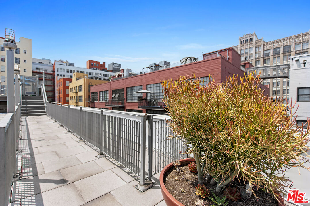315 E 8th St Unit: 1106