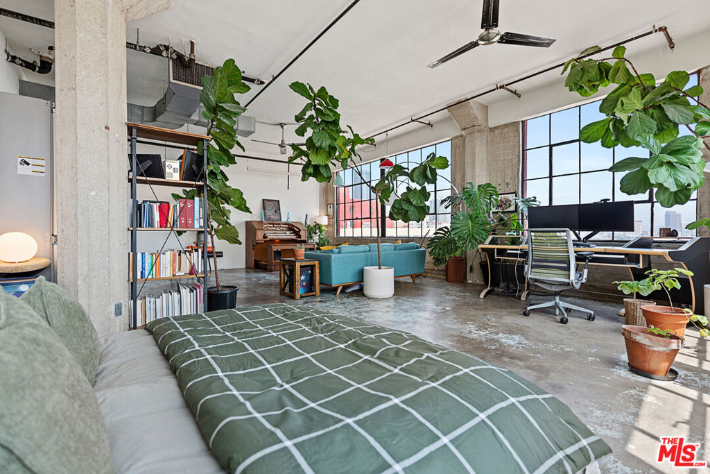 315 E 8th Street 1106