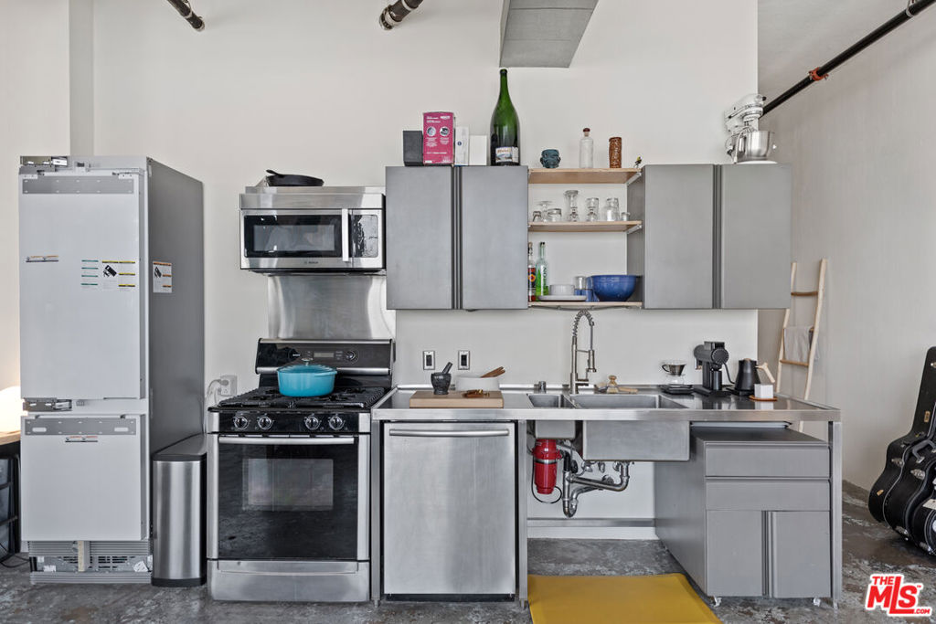 315 E 8th Street 1106