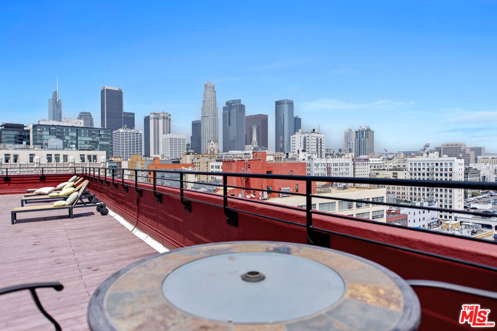315 E 8th Street 1106