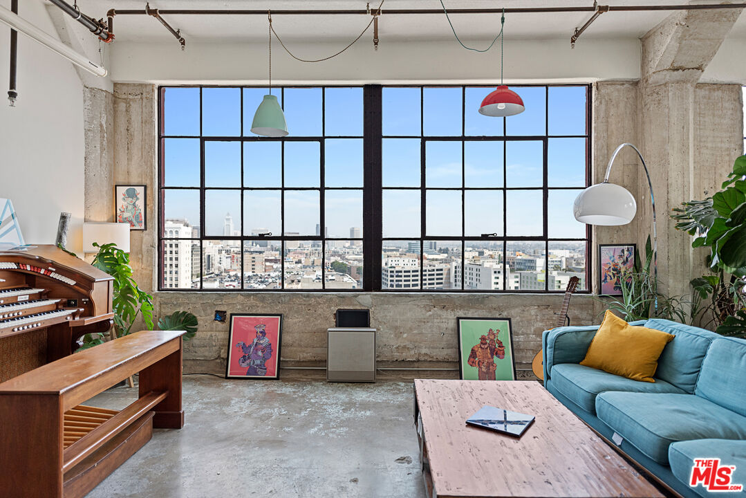 315 E 8th St Unit: 1106