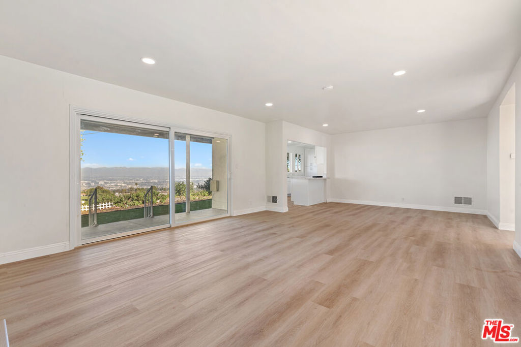 5437 Manitowac Drive