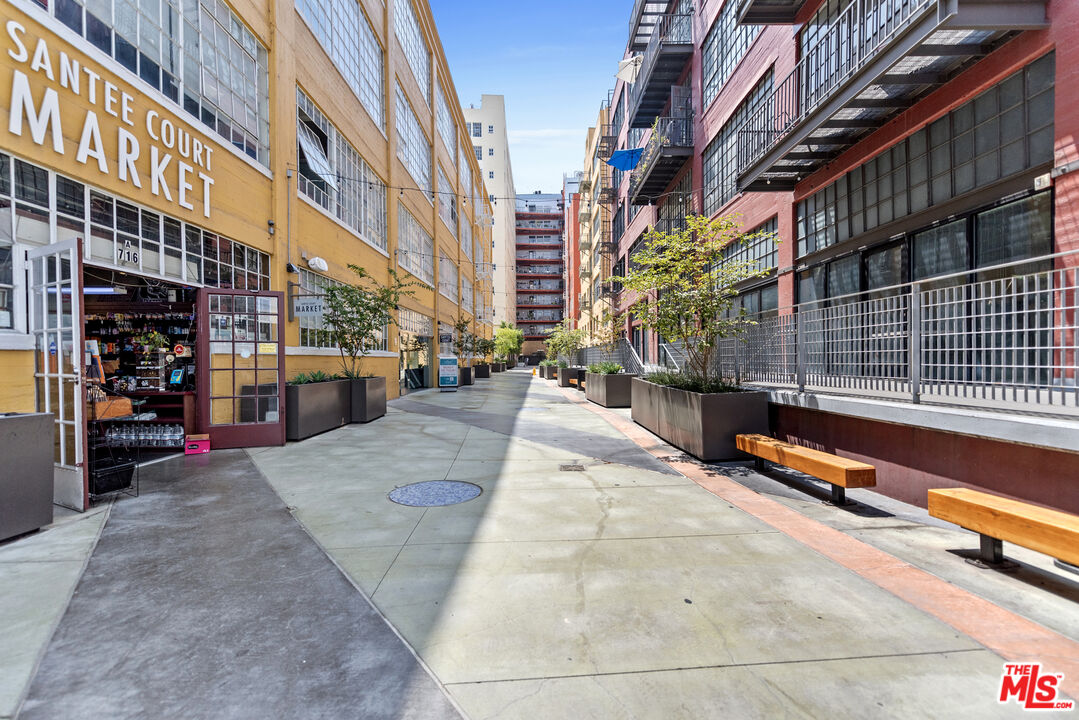 315 E 8th St Unit: 1105