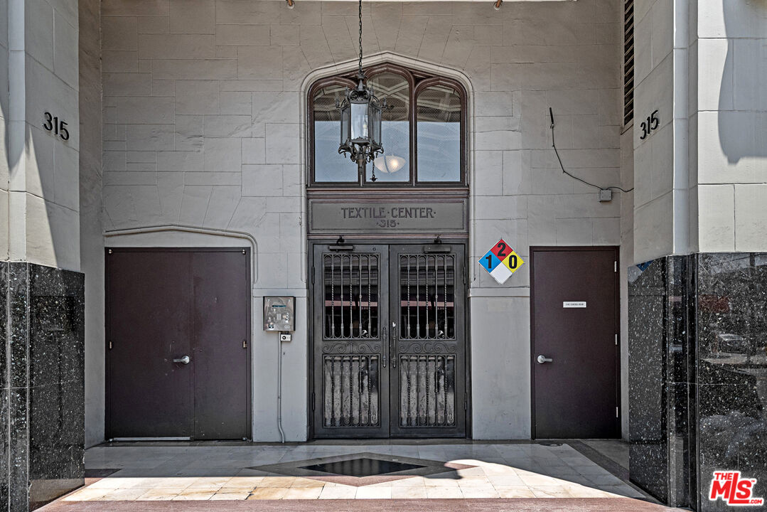 315 E 8th St Unit: 1105