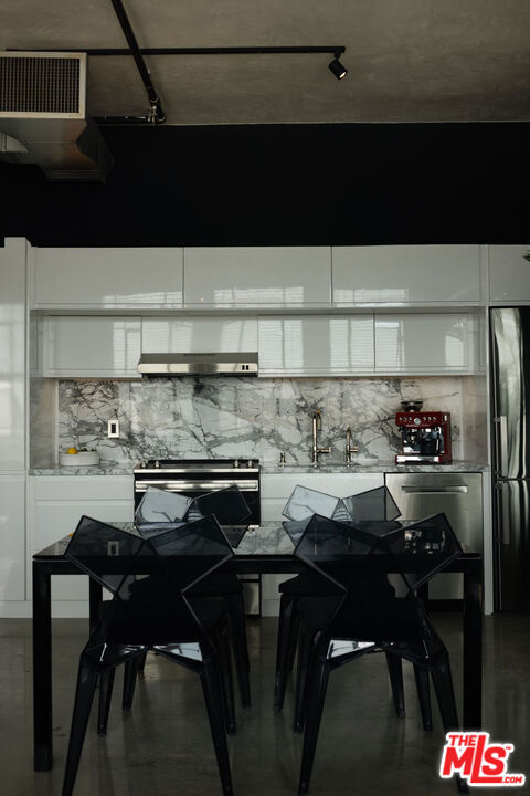 315 E 8th St Unit: 1105