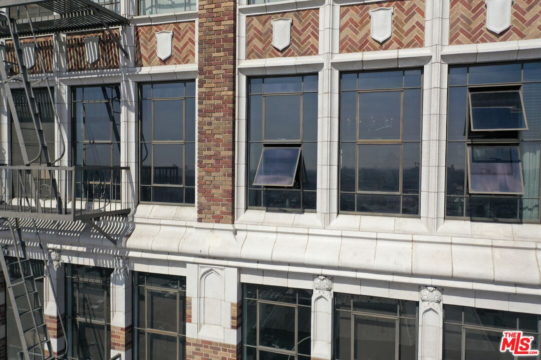 315 E 8th St Unit: 1105