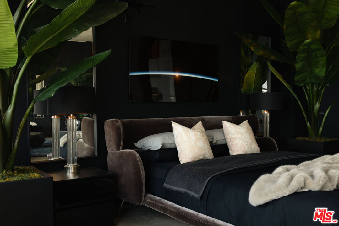 315 E 8th St Unit: 1105