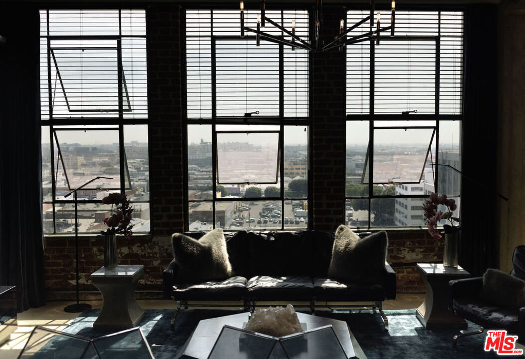 315 E 8th St Unit: 1105