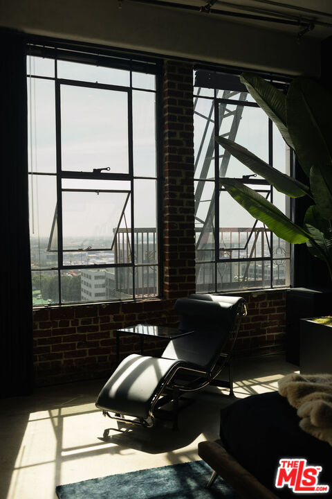 315 E 8th St Unit: 1105