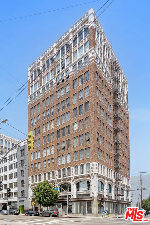 315 E 8th St Unit: 1105