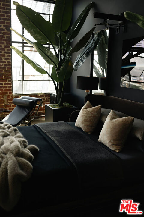 315 E 8th St Unit: 1105