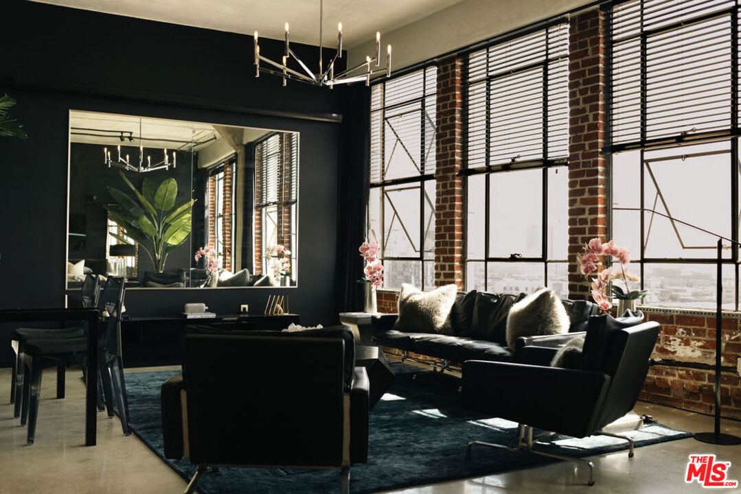 315 E 8th St Unit: 1105