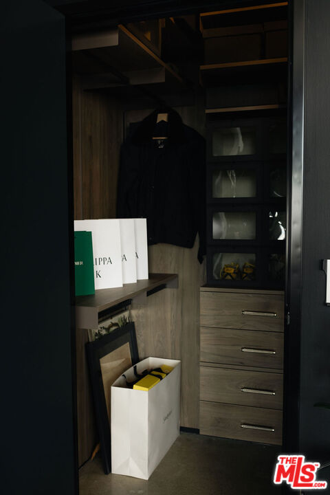 315 E 8th St Unit: 1105