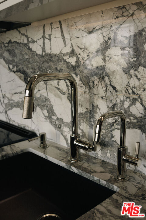 315 E 8th St Unit: 1105