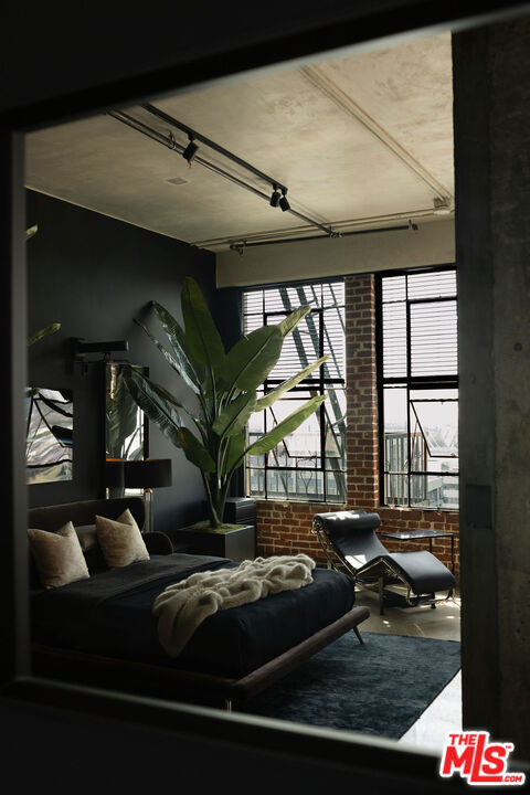 315 E 8th St Unit: 1105