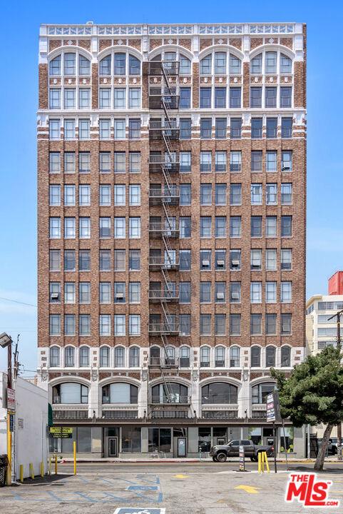 315 E 8th St Unit: 1105