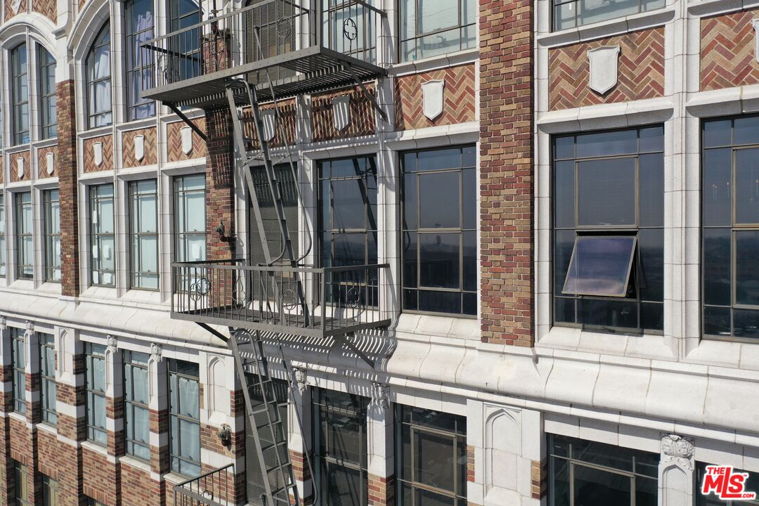 315 E 8th St Unit: 1105