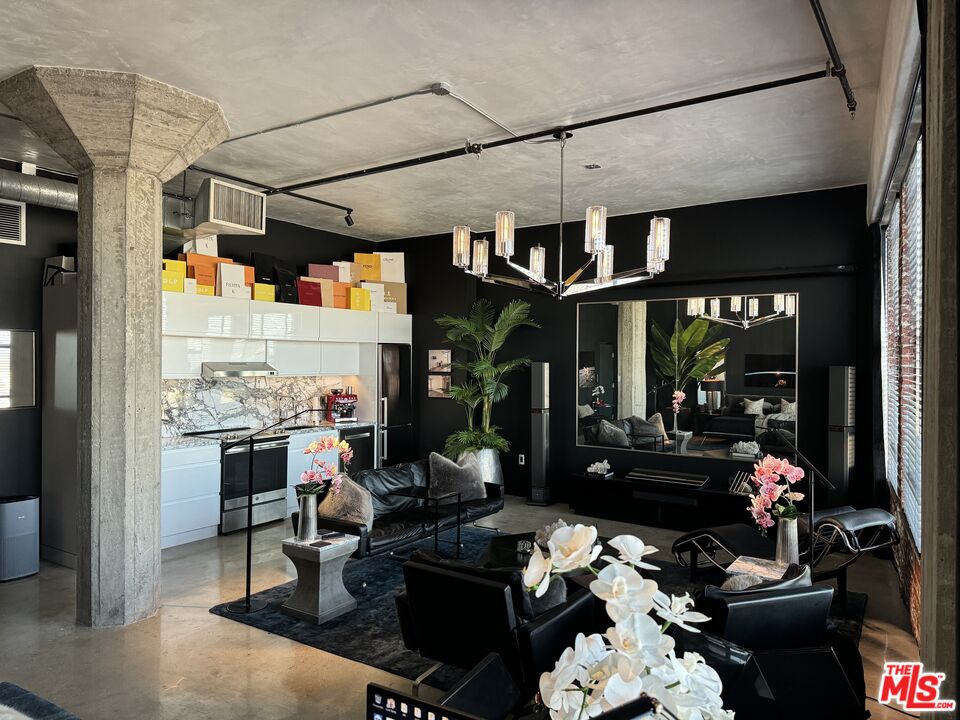 315 E 8th St Unit: 1105