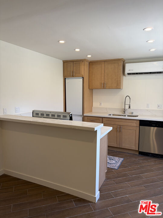 64285 Spyglass Ave Unit: 16