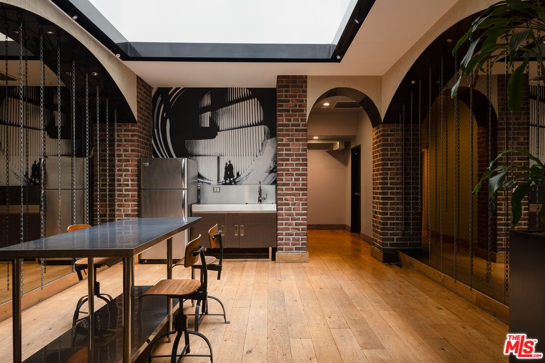 460 S Spring St Unit: 810