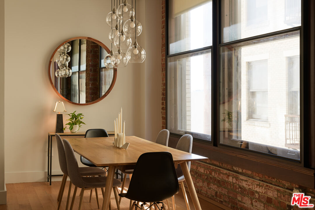 460 S Spring St Unit: 810