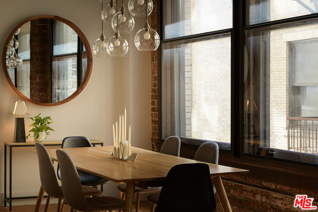 460 S Spring St Unit: 810
