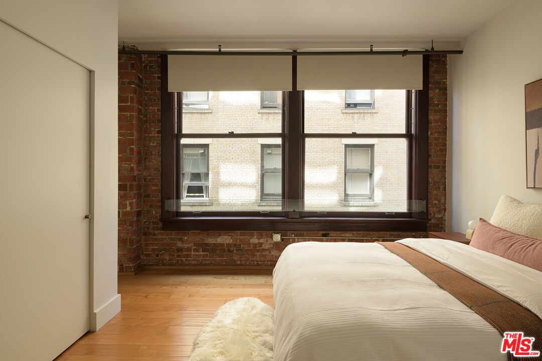 460 S Spring St Unit: 810