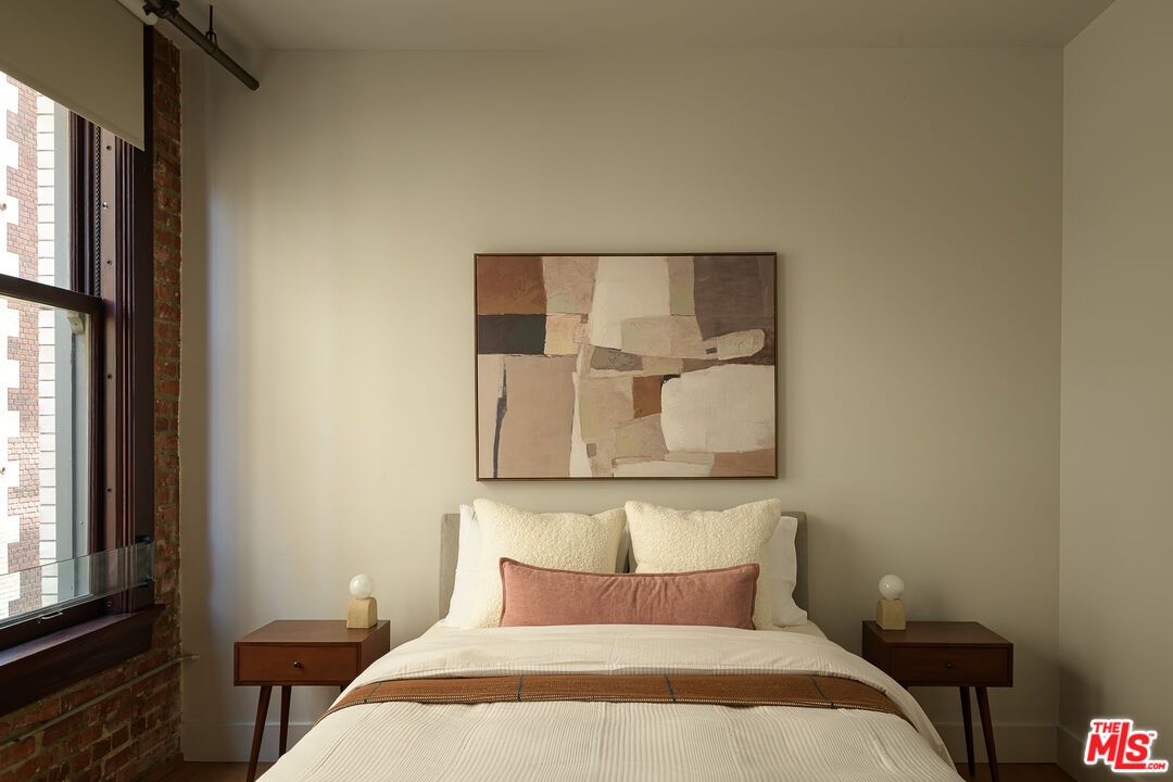 460 S Spring St Unit: 810
