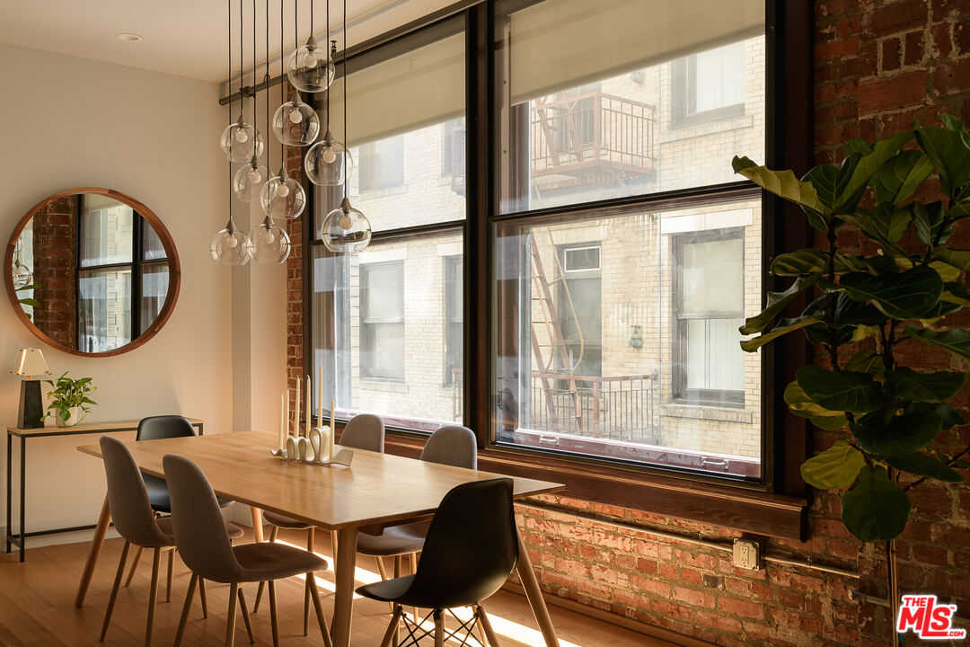 460 S Spring St Unit: 810