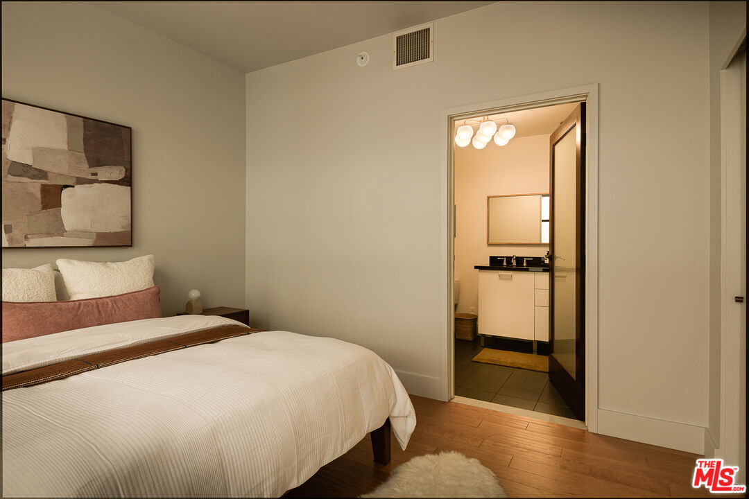 460 S Spring St Unit: 810