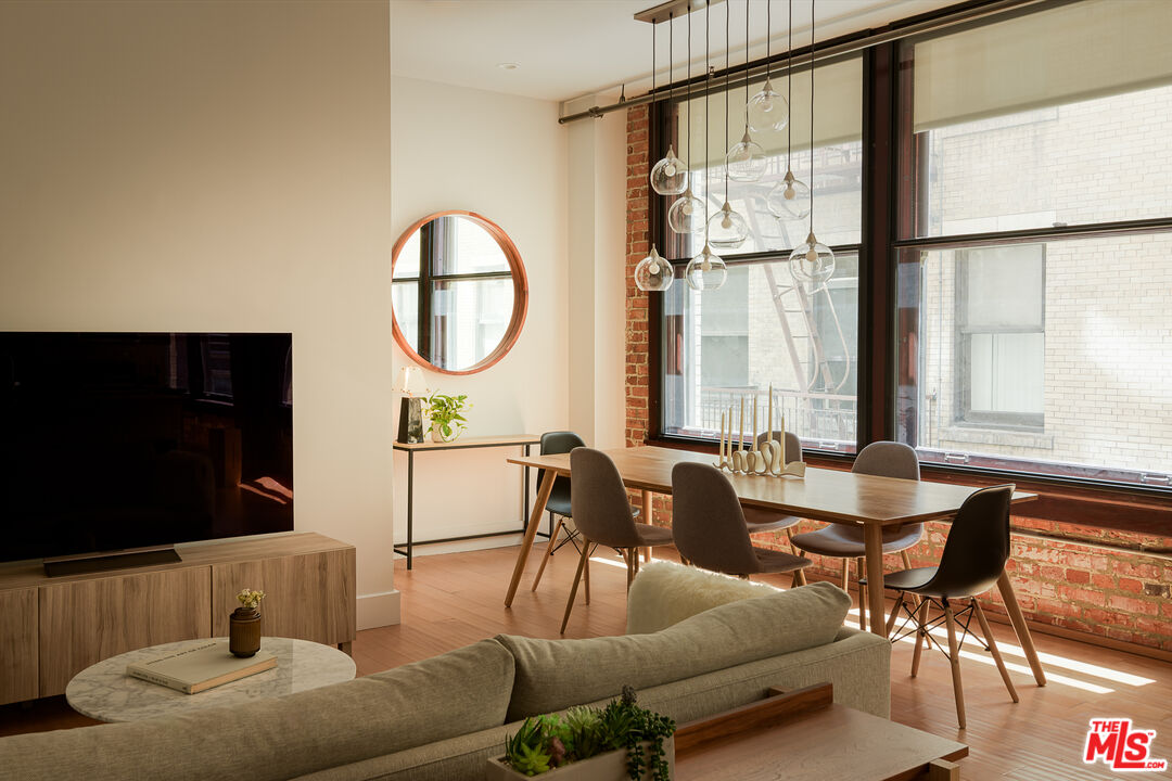 460 S Spring St Unit: 810