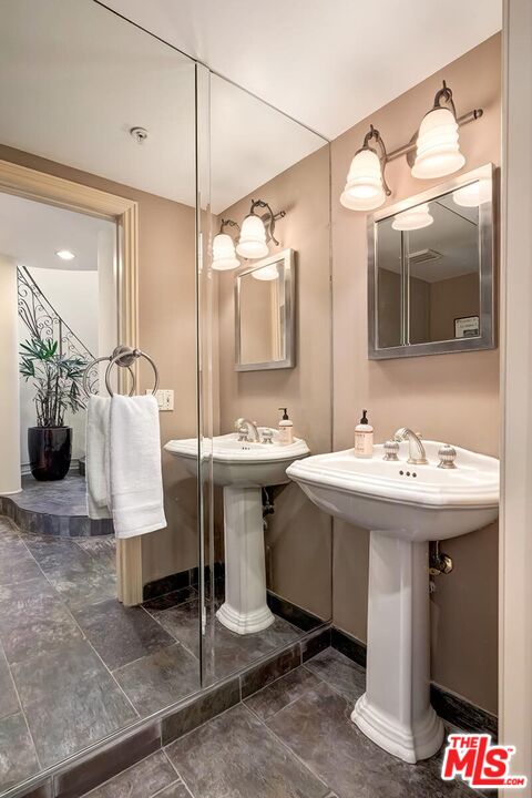 2922 Montana Ave Unit: D