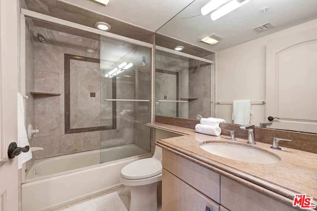 2922 Montana Ave Unit: D