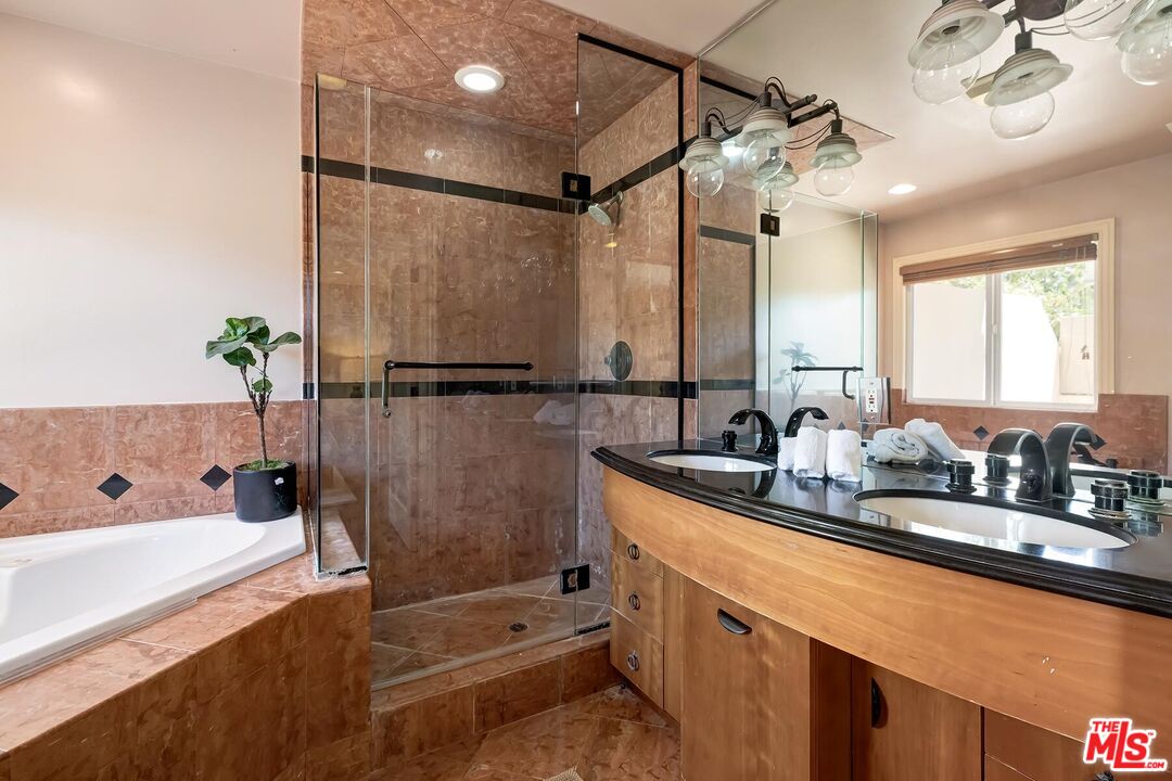 2922 Montana Ave Unit: D
