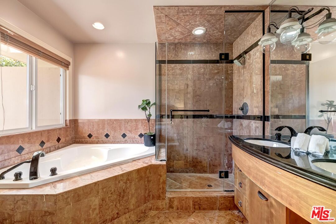 2922 Montana Ave Unit: D
