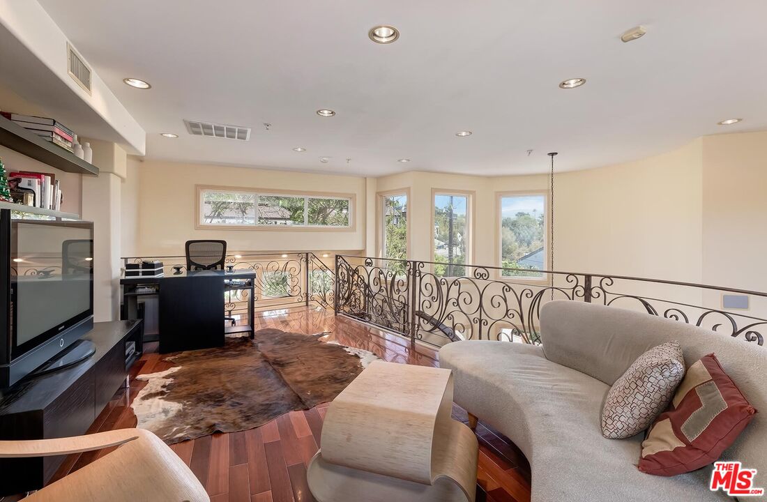 2922 Montana Ave Unit: D