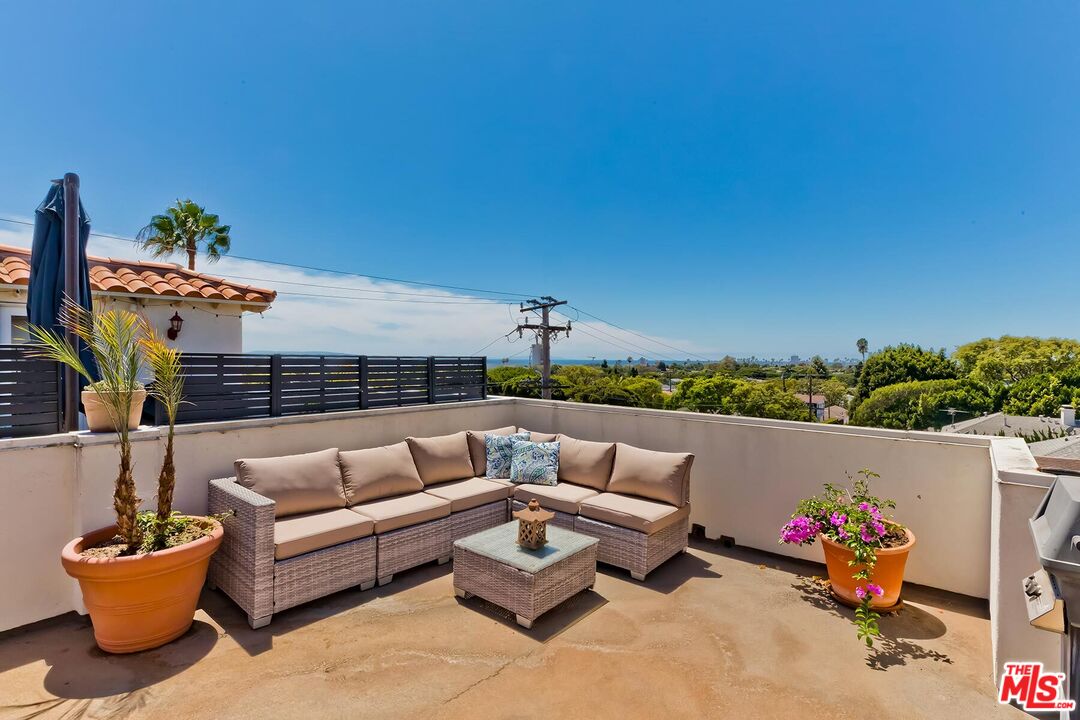 2922 Montana Ave Unit: D