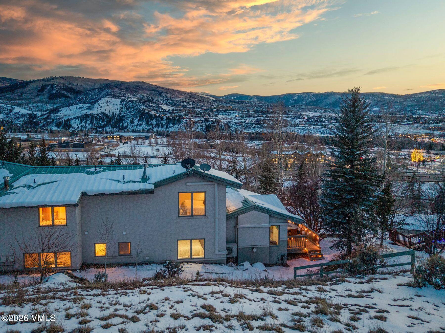 21 Hackamore Road W