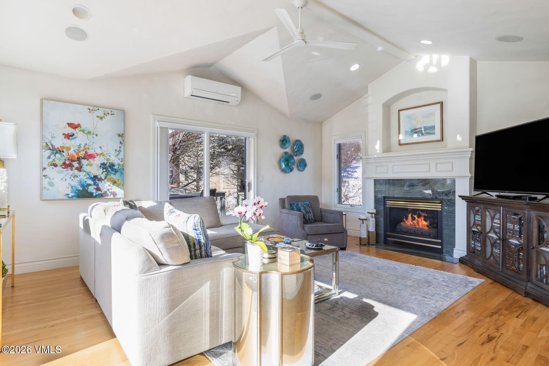 21 Hackamore Road W