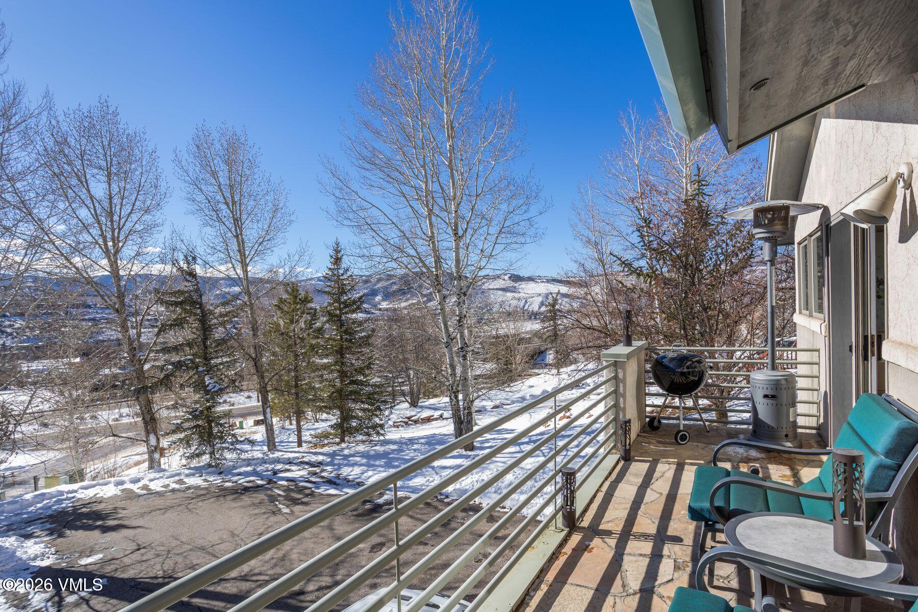 21 Hackamore Road W