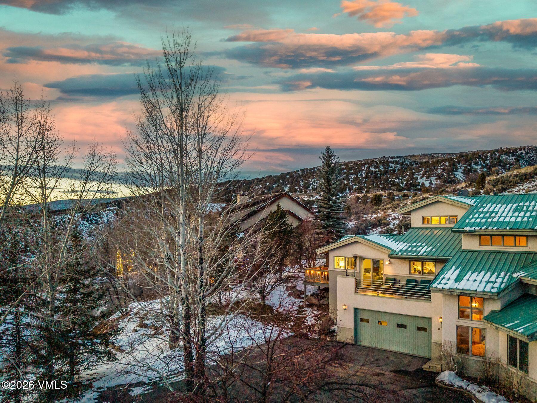 21 Hackamore Road W