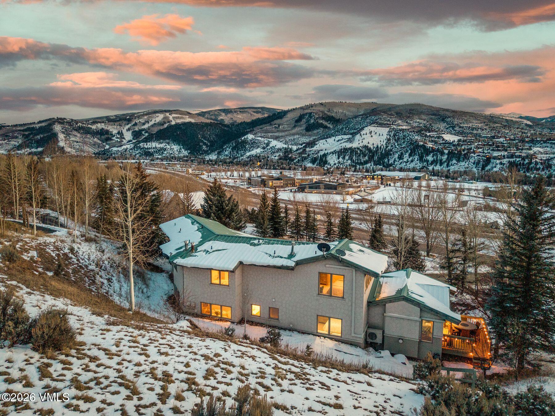 21 Hackamore Road W